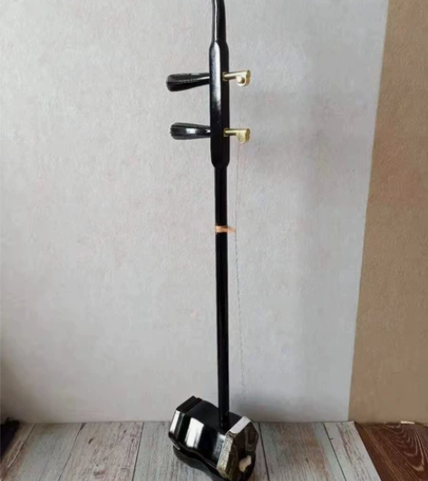 铜轴二胡，选用优质色木，工艺很好，如图所示...