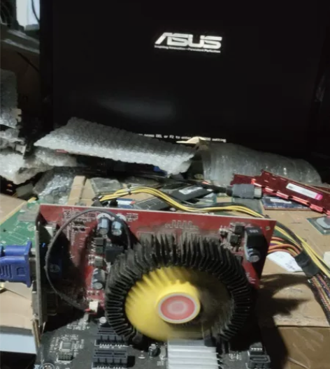 显卡  七彩虹gt220 1g  扇也断了...