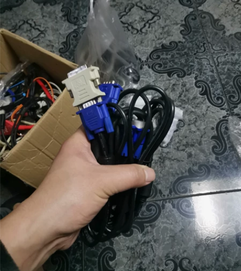 VGA 数据线 三根全新一起卖 非偏远包邮...