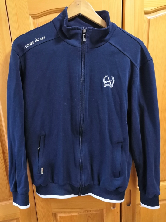 蓝色运动休闲上衣