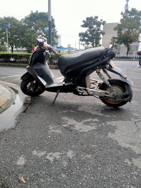 转让自用电摩8成新，84伏电瓶新的，价格1...