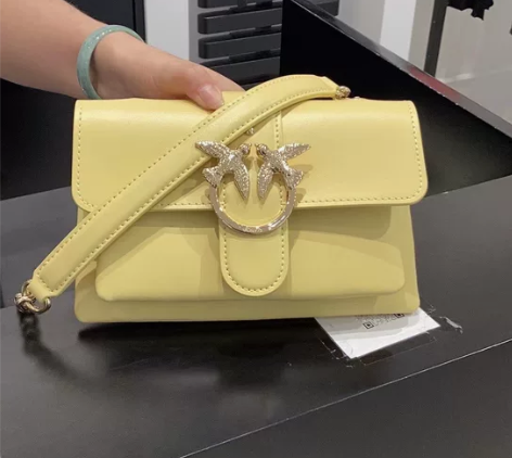 pinko小号邮差包嫩黄色鹅黄色 超级嫩的...