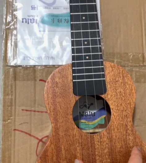 Tom尤克里里，正品，全新未拆封，琴身带有...