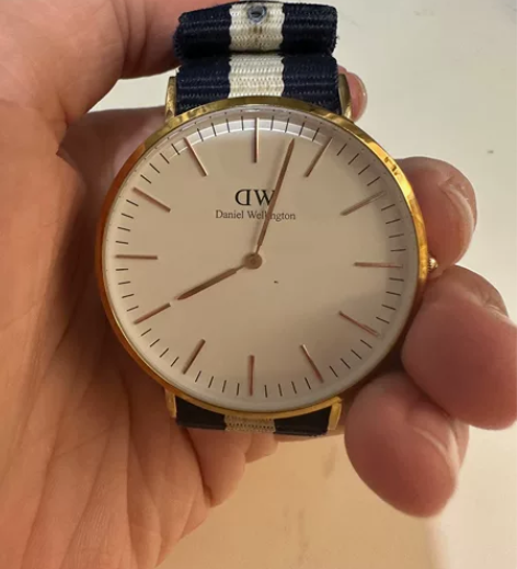 dw手表 男款大表盘 表带用旧了 表面有一...