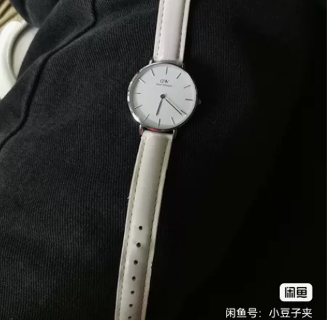 dw女款手表，如图，升学朋友送的礼物，盒子...