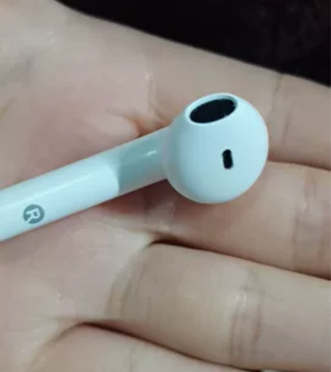 出漫步者右耳和耳机仓 感兴趣的话点“我想要...