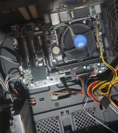 技嘉GA-H81M-s2ph主板，成色还行...