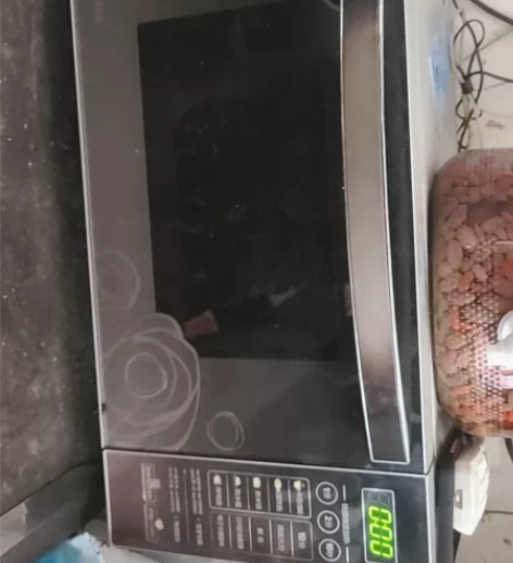美的微波炉。卖回来几乎没怎么用。就用过几次...