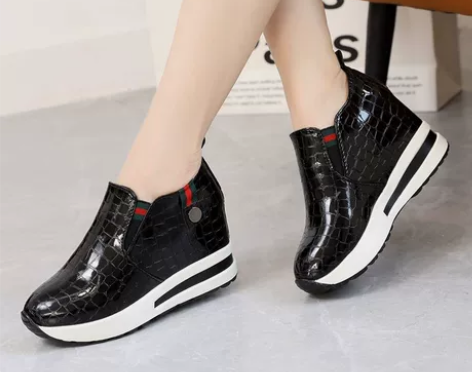 红婧艇百搭漆皮单鞋女2022春秋新款坡跟厚...