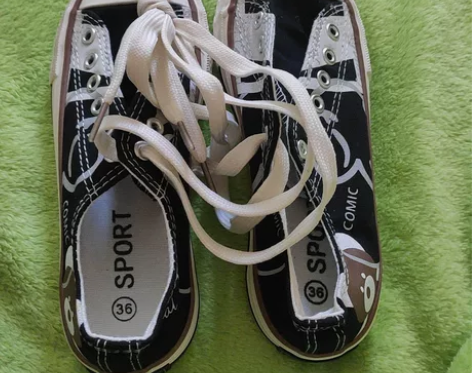 全新36码女帆布鞋，便宜出，包邮不退不换。...