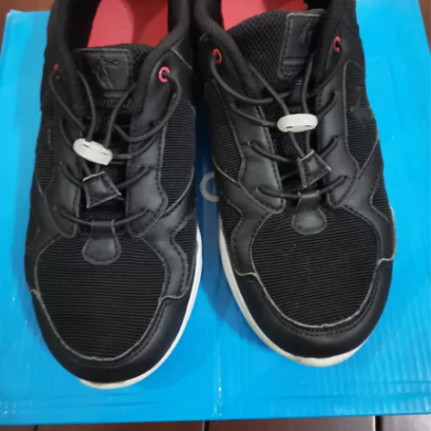 安踏,乔丹男童运动鞋,都是35码, 两双5...