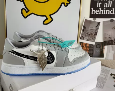 迪奥高帮,低帮联名款 带鞋底LOGO、飞人...