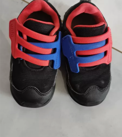 安踏男童运动鞋，除了鞋底的标磨损了，其他完...