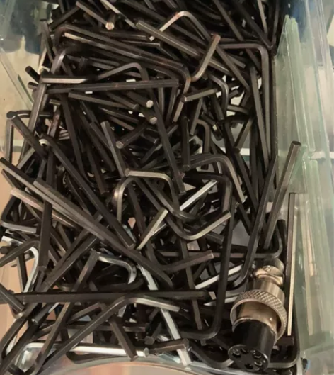 闲置内六角扳手，对边3mm的，五心插头如图...