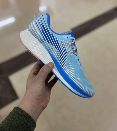 李宁赤兔4经典跑鞋，全新配其他鞋盒发货，默...