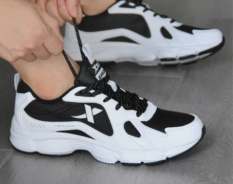 特步鞋 男鞋运动鞋男款秋冬防水皮面跑步鞋子男