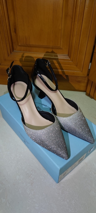 【全新】网红亮片闪面高跟宴会鞋2021秋季...