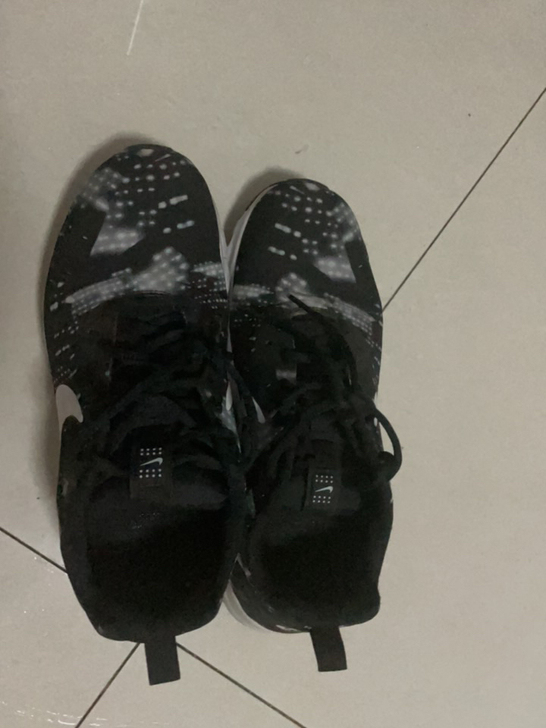 nike跑鞋，几乎全新，码数不对，仅上脚3...