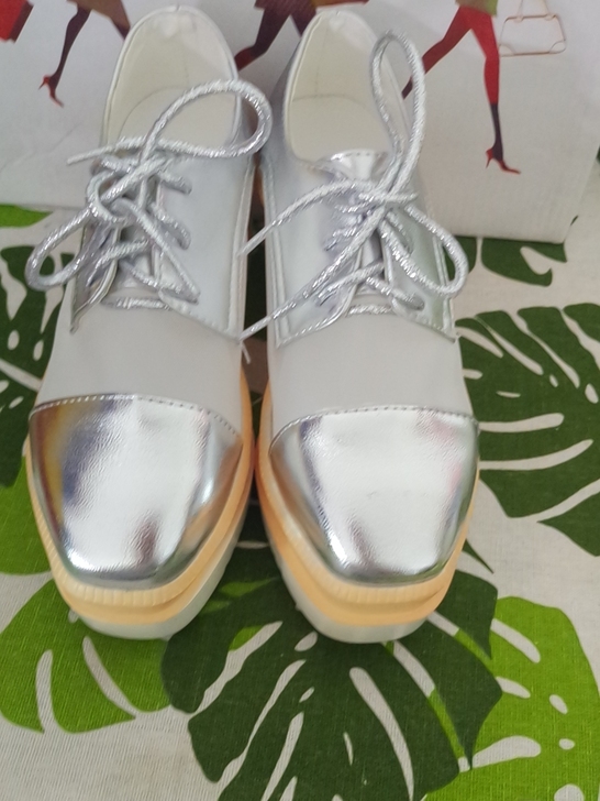 全新32码银色松糕鞋，松糕底6厘米哈，这种...