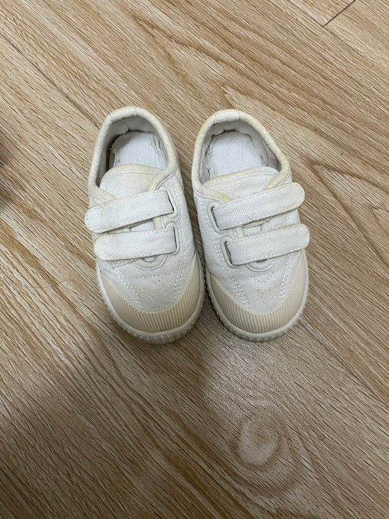 免费送小白布鞋，内向16。付邮费免费送