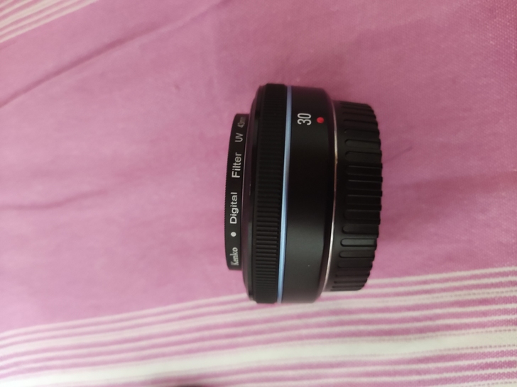 三星30 f2微单镜头，成色98新，镜片通...