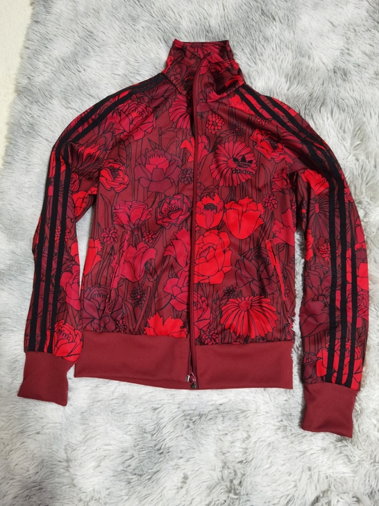 阿迪达斯三叶草  购于商场专柜  穿过几次几乎全新 m码