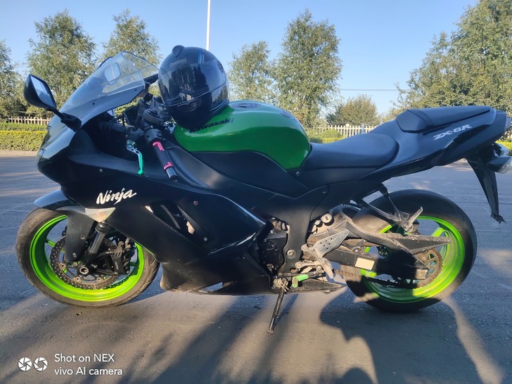 出自用08年川崎ZX6R娃娃脸，前后轮胎新...
