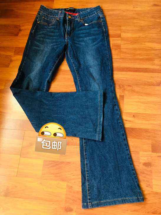 喇叭牛仔裤，面料弹性很好，厚薄适中，光拍图...