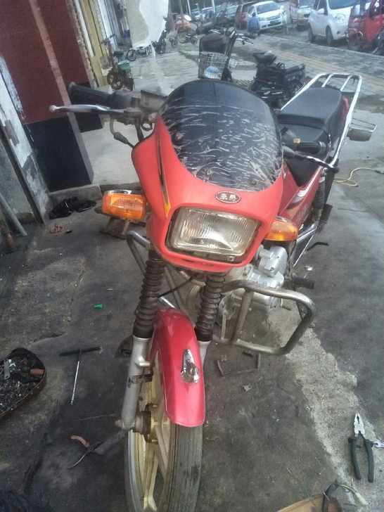 豪爵银豹125摩托车，长期在家放着，跑了一...