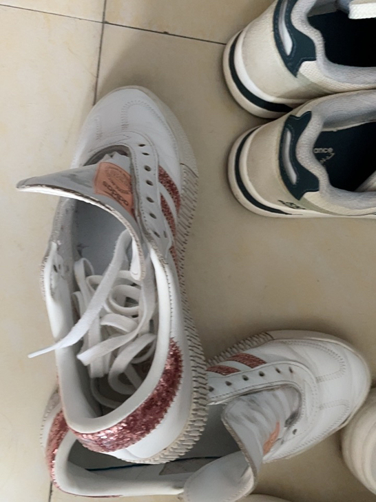 阿迪达斯女板鞋38码