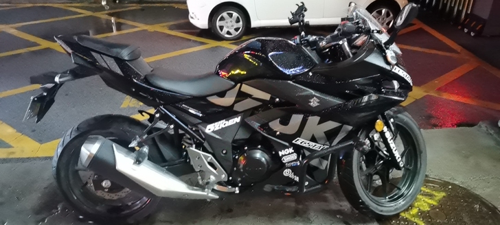 铃木gsx250高配，1500公里，21年...
