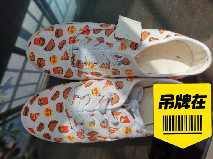 全新帆布鞋，平时穿37，38都可以穿。吊牌...