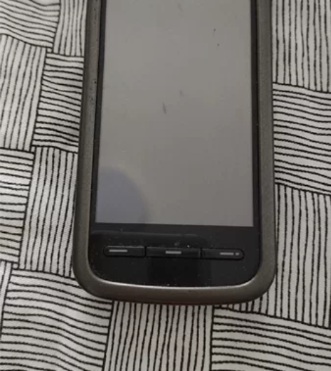 诺基亚经典手机5233，电池很新，从未拆机...