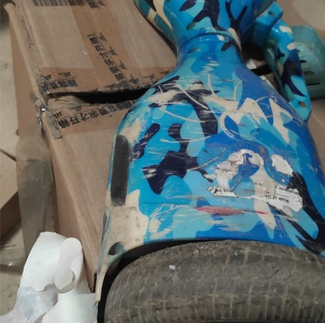 平衡车,正常骑行,看着有点旧,电池续航时间...