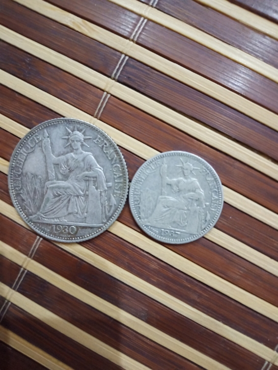 坐人银币两个，一块飞