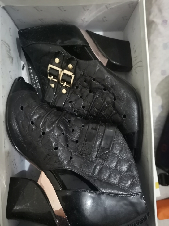 意尔康，225，只穿过两次，九成新