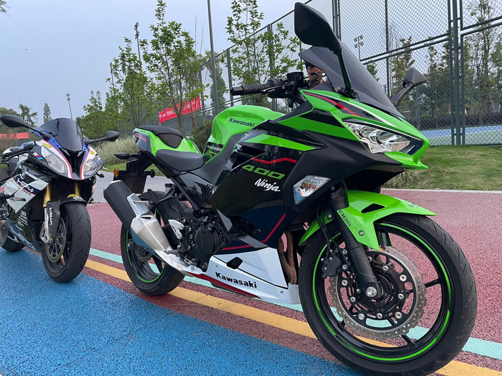 成都摩托车出租川崎忍者400出租，一天24...