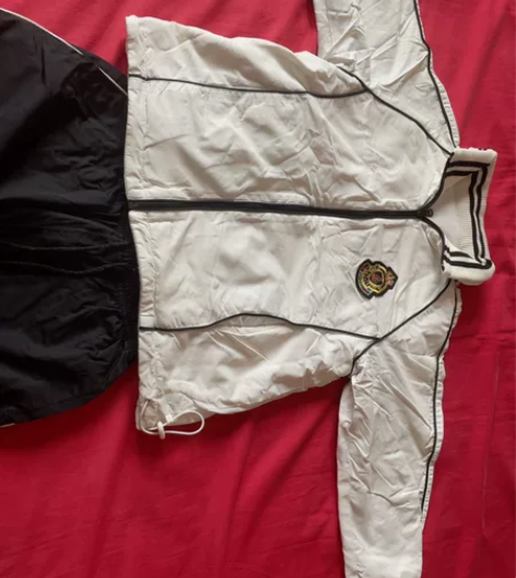 上外松外冬季校服一套，尺寸140 孩子穿过...