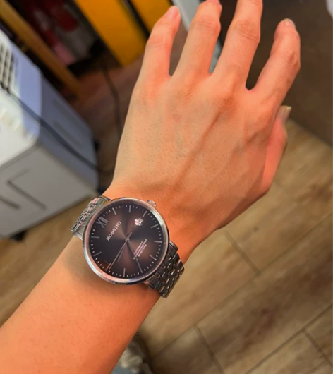 19年买的，平时很少戴，成色非常新，表盒子...