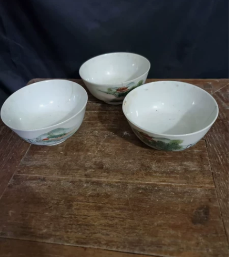 三个景德镇手绘茶碗，保真包老，局部有冲线 ...