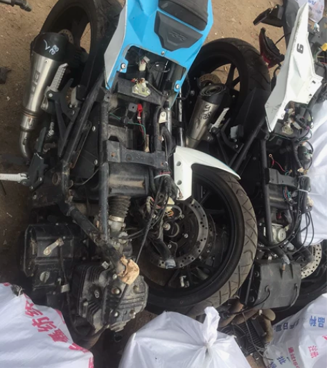 宝雕双r拆车配件，需要哪里拆哪里，外壳 感...