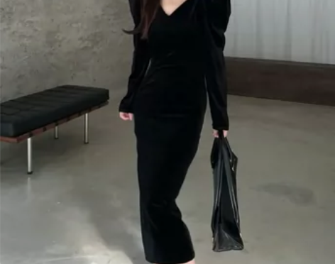 黑色泡泡袖v领金丝绒连衣裙女高级感 秋季赫...