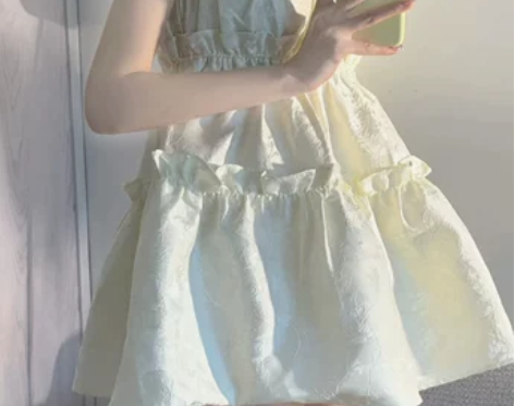初恋绝美吊带连衣裙女夏季小个子法式奶甜别致...