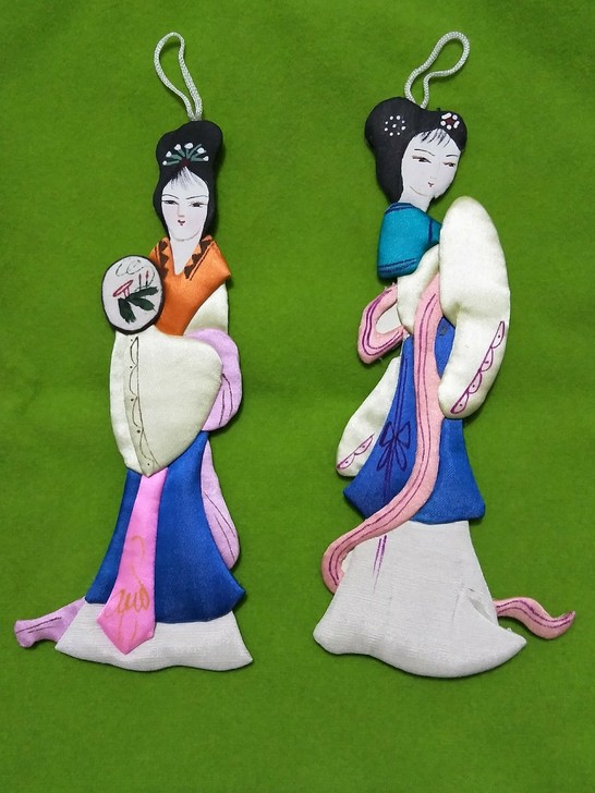 80年代手工制作的半立体真丝绢人,人工绘画...