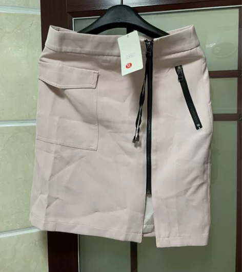 全新短裙m码全新m码， 感兴趣的话点“我想...