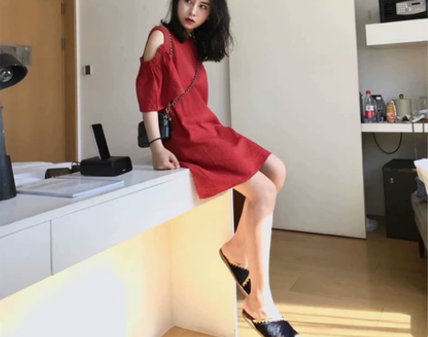 智熏超仙女心机裙子复古慵懒风极简主义性感露...