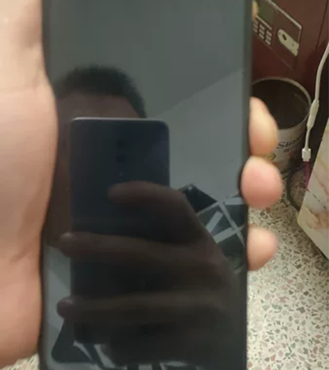 麦芒6屏幕好的   开机一个红点  充不了...