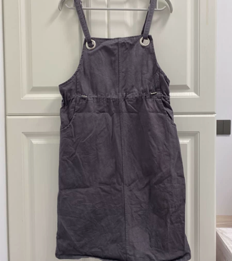 可爱风灰色背带裙，购于实体店，均码，本人1...