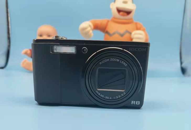 理光R8