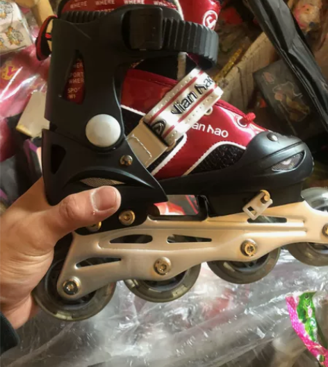 中码儿童旱冰鞋 全新 45。 感兴趣的话点...